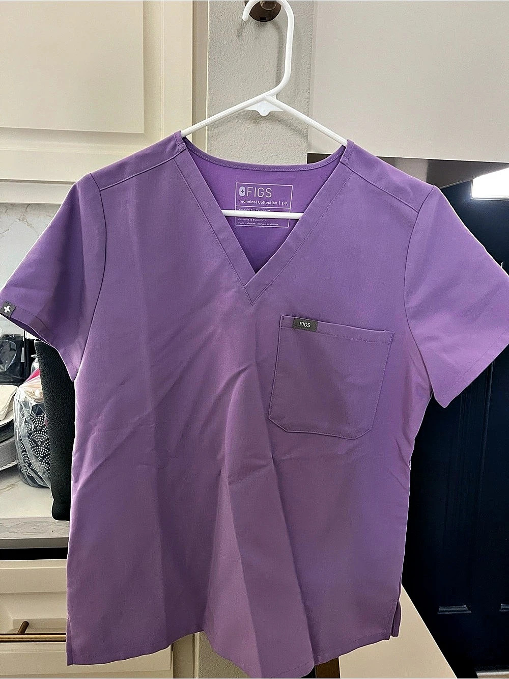 FIGS Technical Collection scrub top V-Neck Scrub Top in Purple Size Small